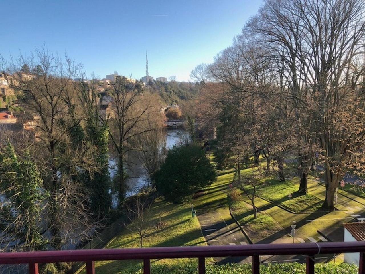 Chez Jean-Claude, Vue Panoramique Au Reveil Lejlighed Poitiers Eksteriør billede