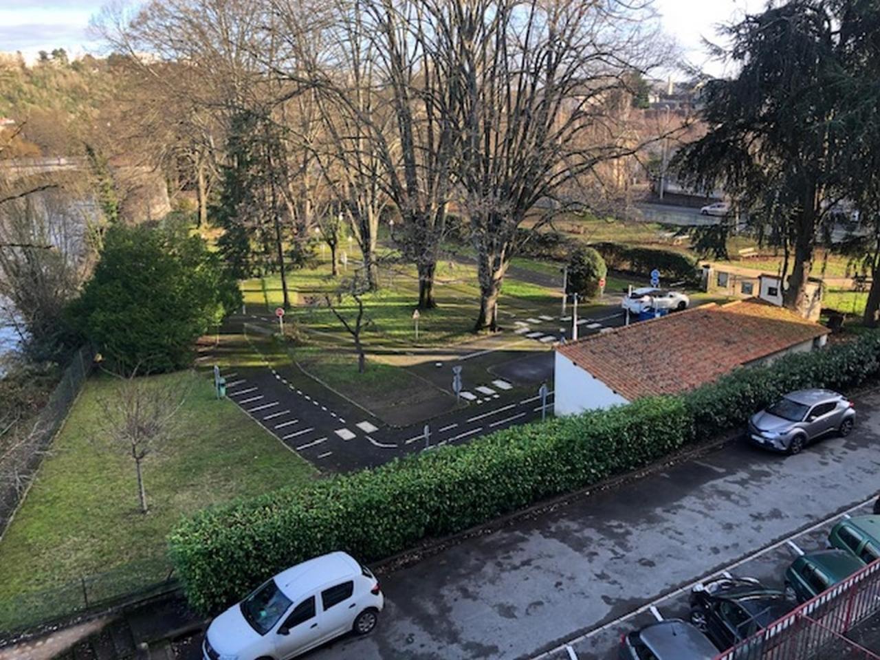 Chez Jean-Claude, Vue Panoramique Au Reveil Lejlighed Poitiers Eksteriør billede